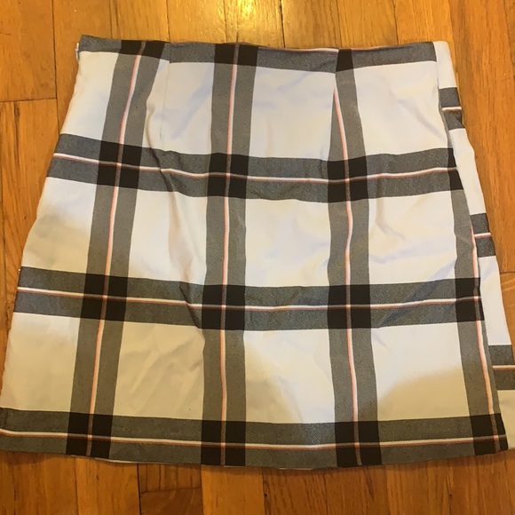 Urban outfitters plaid mini skirt - Picture 4 of 5